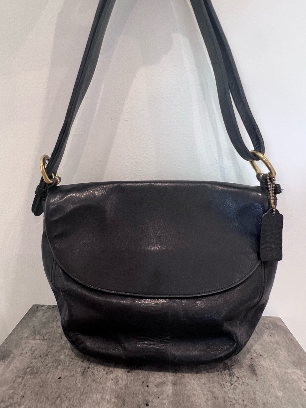 Vintage COACH Carlton Bag" Black Leather Crossbody Bag